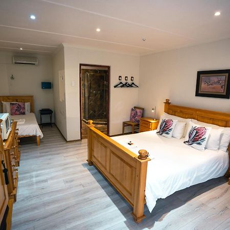 Olive Grove Guest Farm Vila Beaufort West Exterior foto