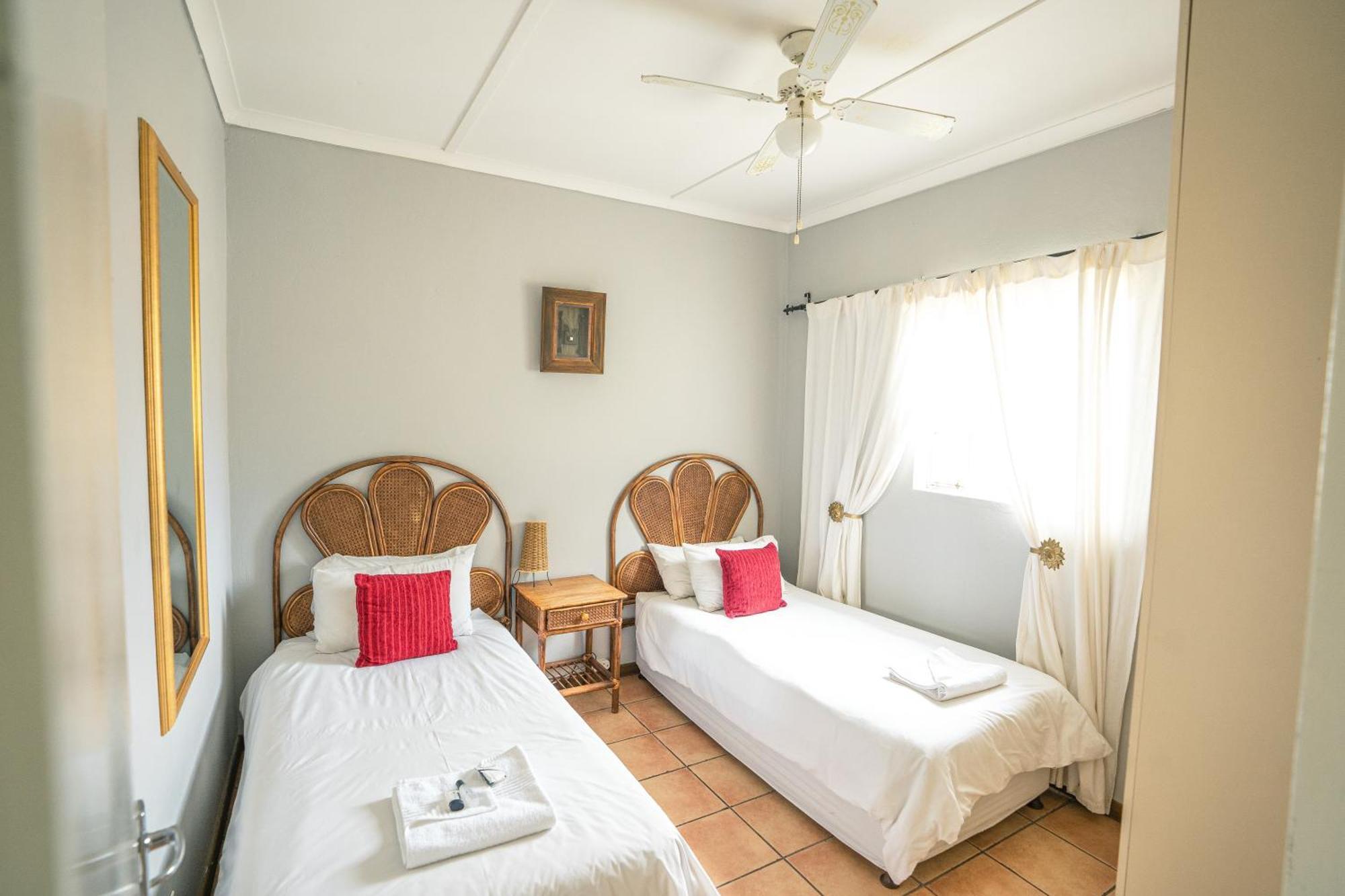Olive Grove Guest Farm Vila Beaufort West Exterior foto