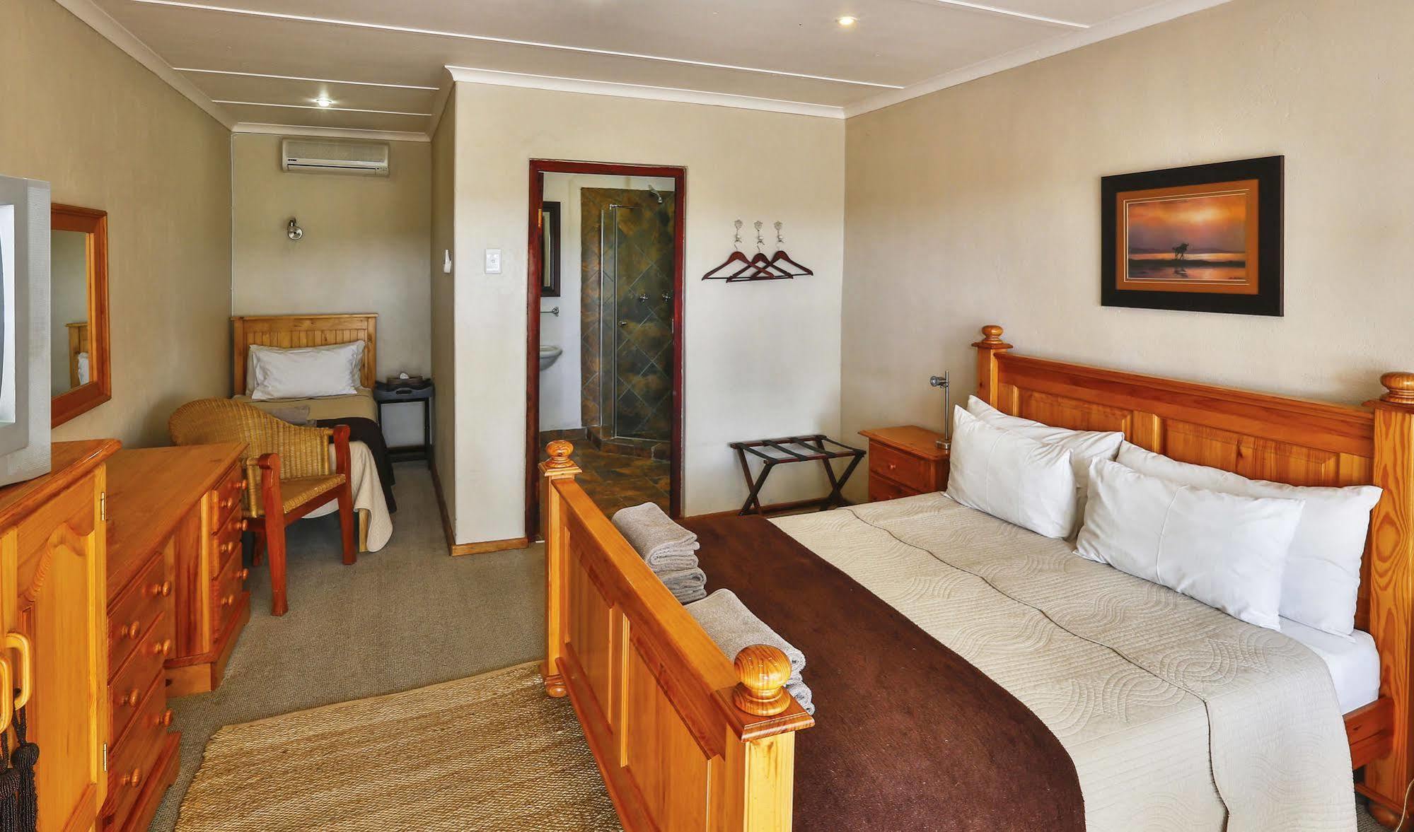 Olive Grove Guest Farm Vila Beaufort West Exterior foto